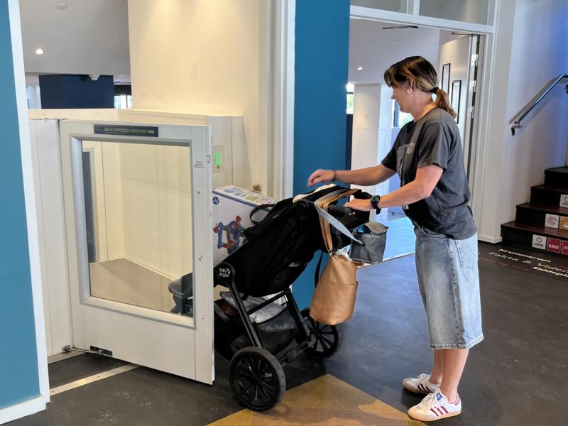 Lift til kørestole og barnevogne